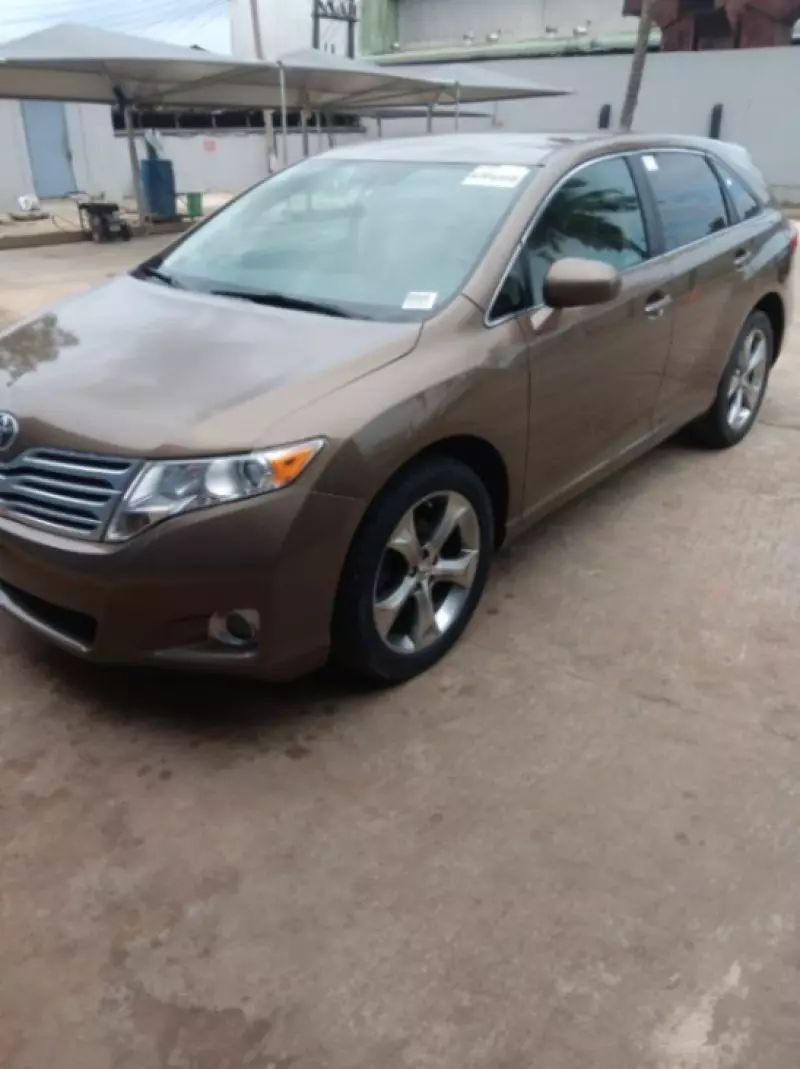 Toyota Venza   - 2011
