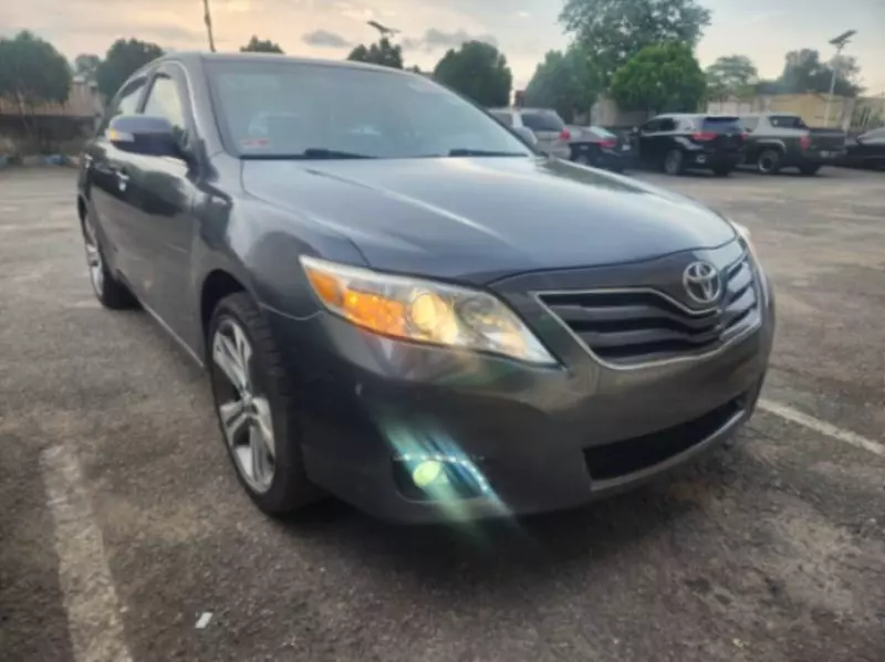 TOYOTA Camry   - 2010