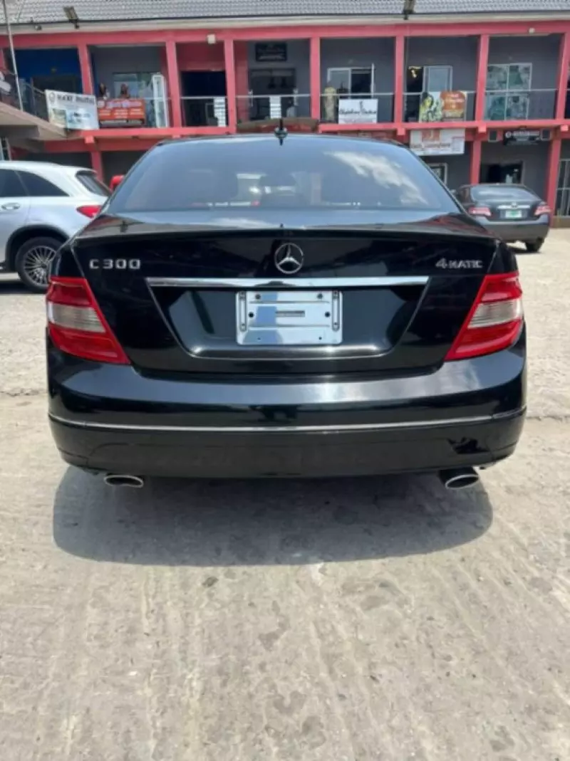 Mercedes-Benz C-Class - 2010