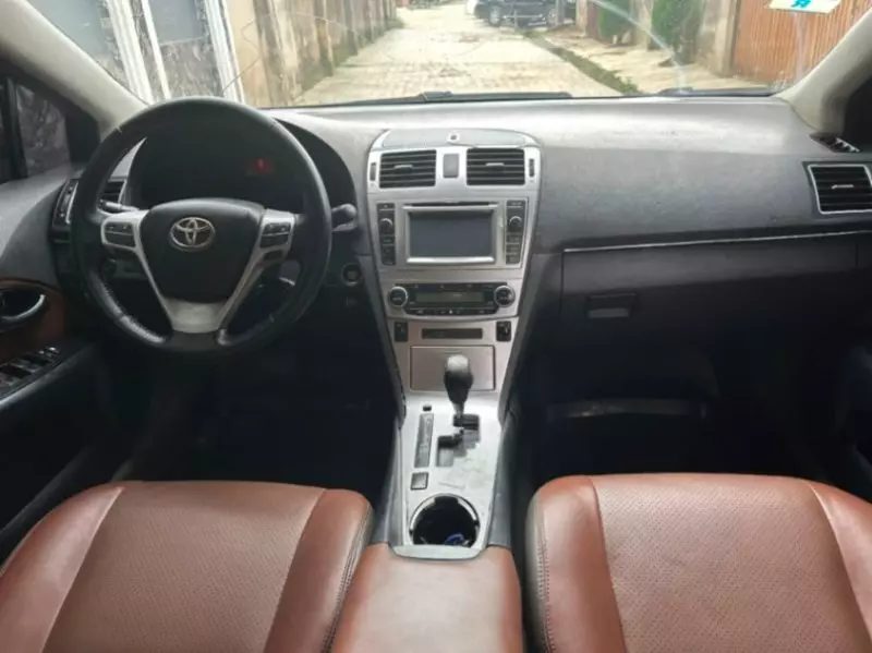 TOYOTA Avensis   - 2009