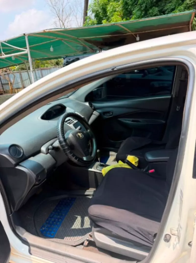 TOYOTA Yaris   - 2010
