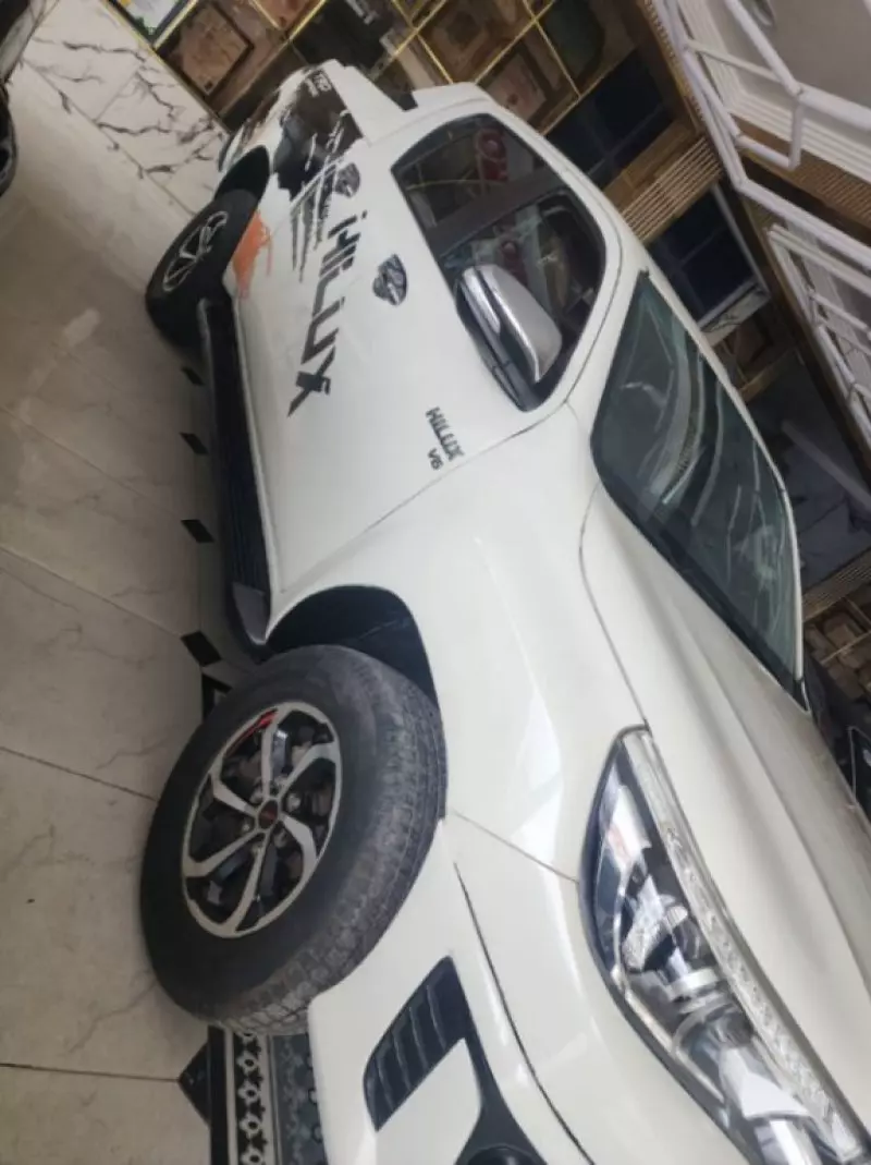 TOYOTA Hilux   - 2018