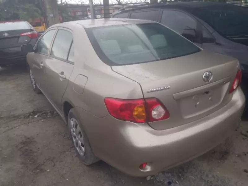 TOYOTA Corolla   - 2010