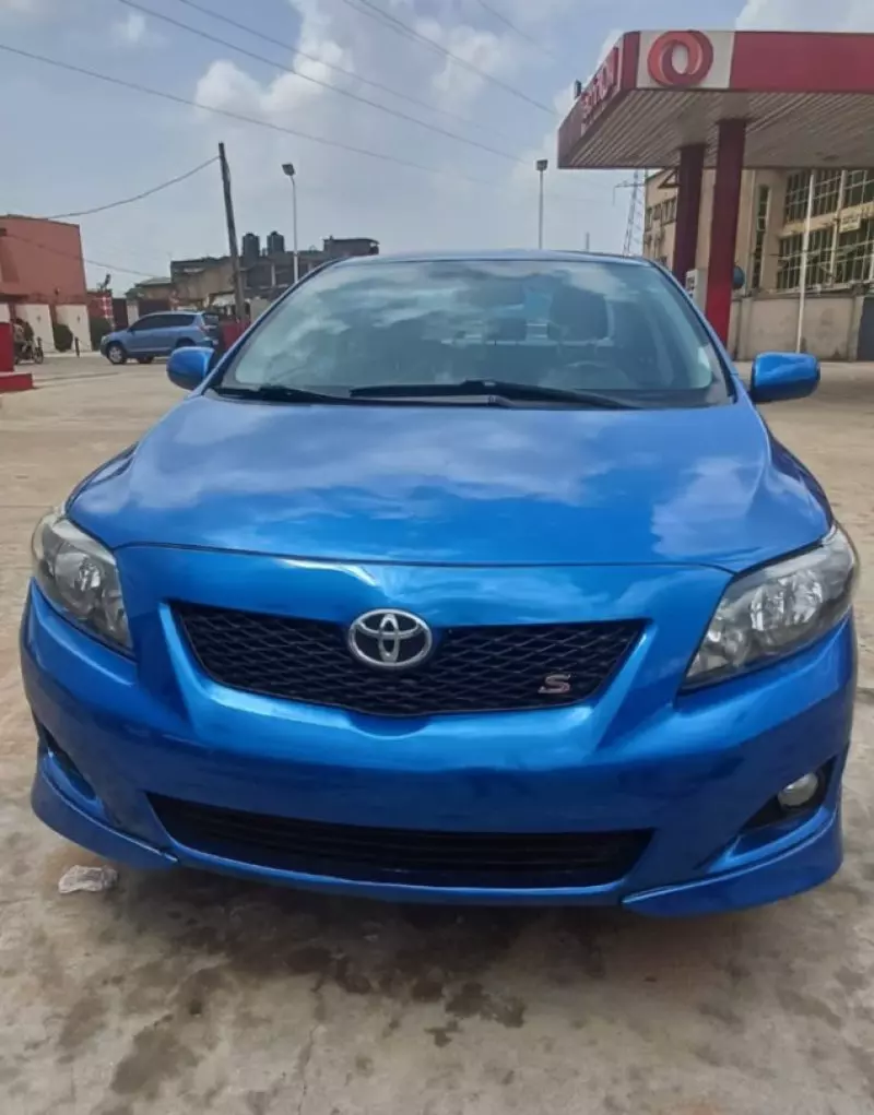 Toyota Corolla   - 2010