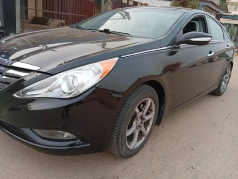 Hyundai Sonata   - 2011