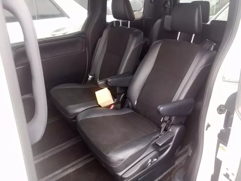 Toyota Noah   - 2017