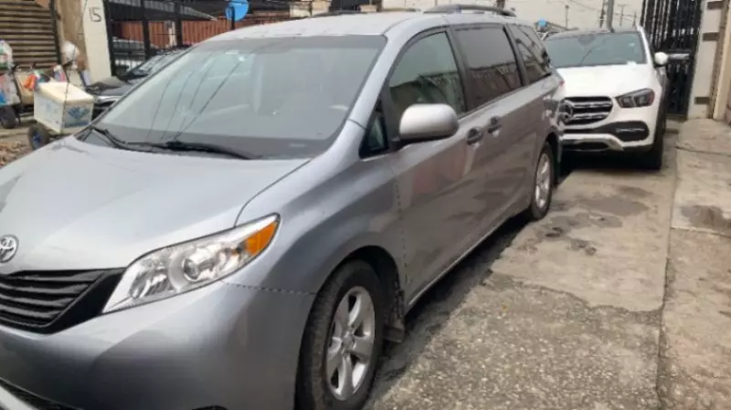 Toyota Sienna   - 2014