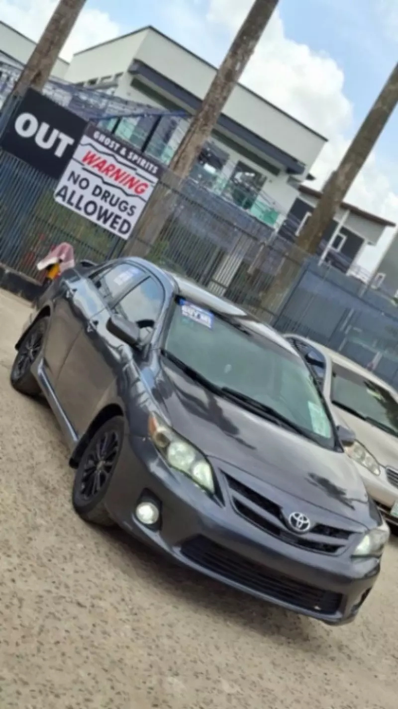 Toyota Corolla   - 2010