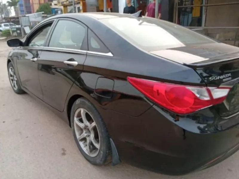 Hyundai Sonata   - 2011