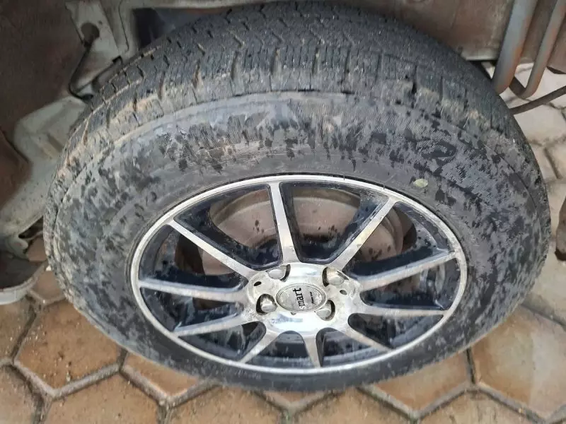 Toyota Sienta   - 2012