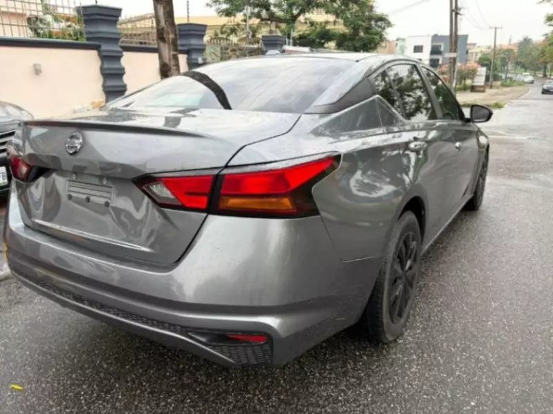 Nissan Altima   - 2019