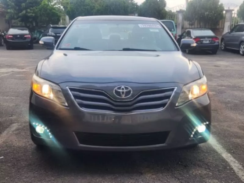 TOYOTA Camry   - 2010