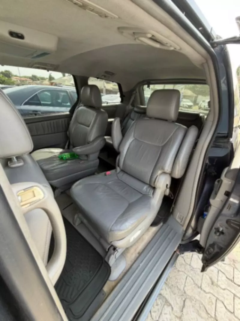 Toyota Sienna   - 2010