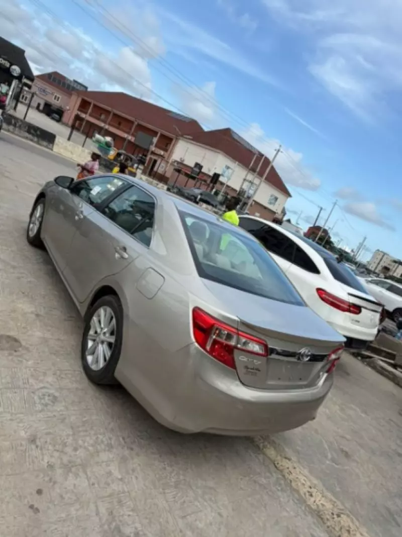 TOYOTA Camry - 2013