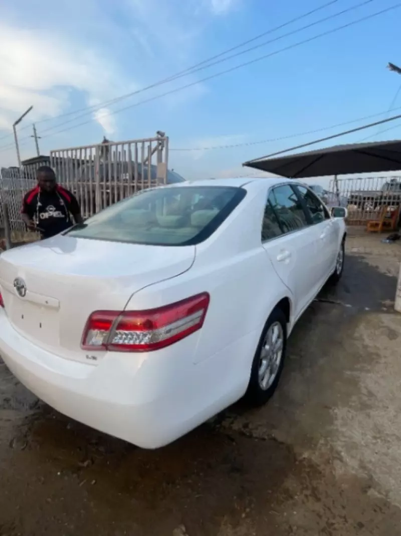 Toyota Camry   - 2011
