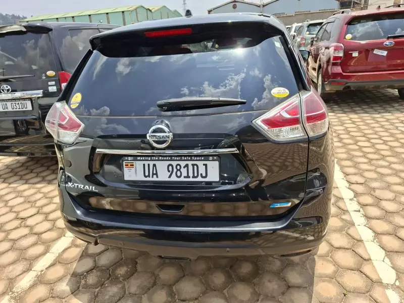 Nissan X-TRAIL   - 2015