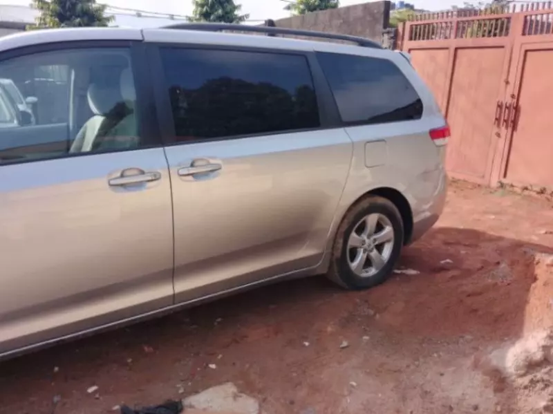 Toyota Sienna   - 2012