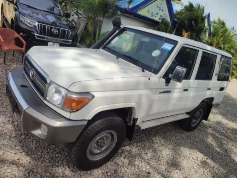 Toyota Land Cruiser   - 2017
