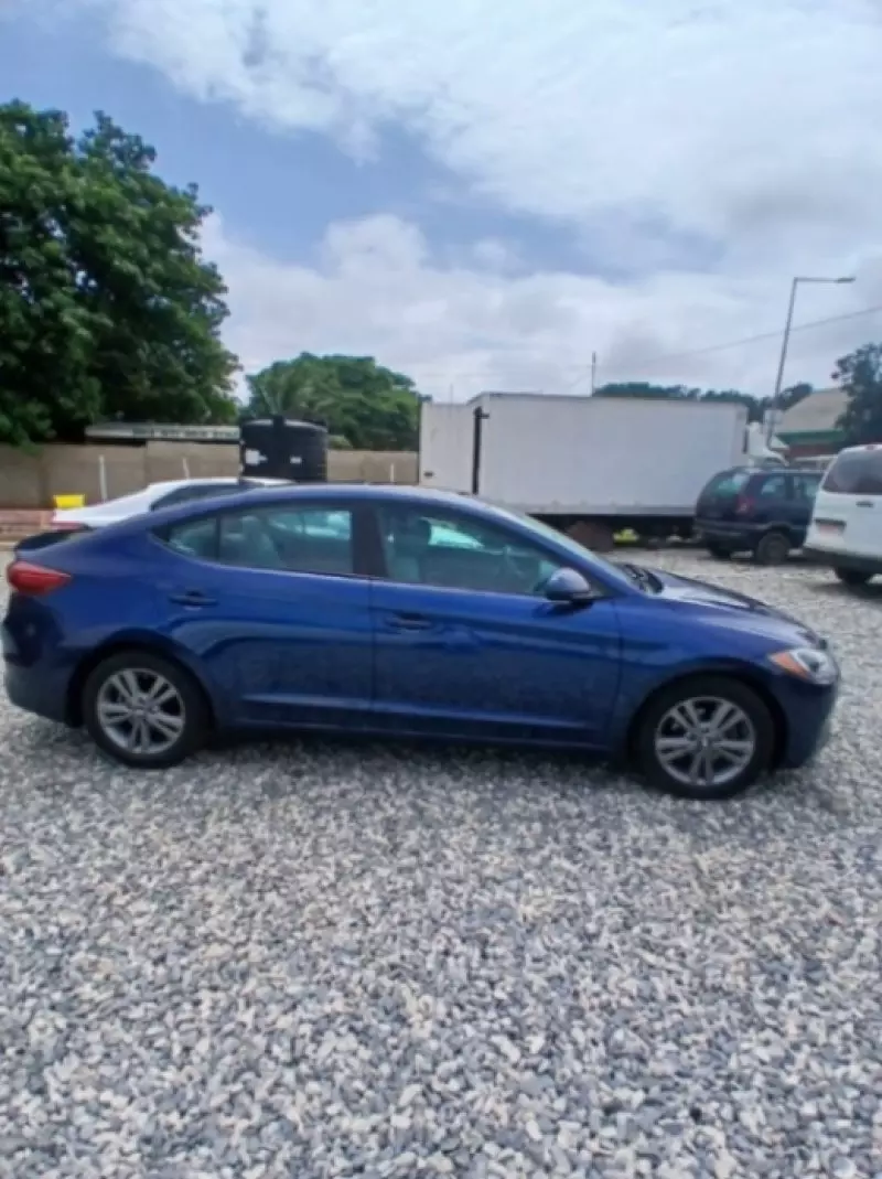 Hyundai Elantra - 2017