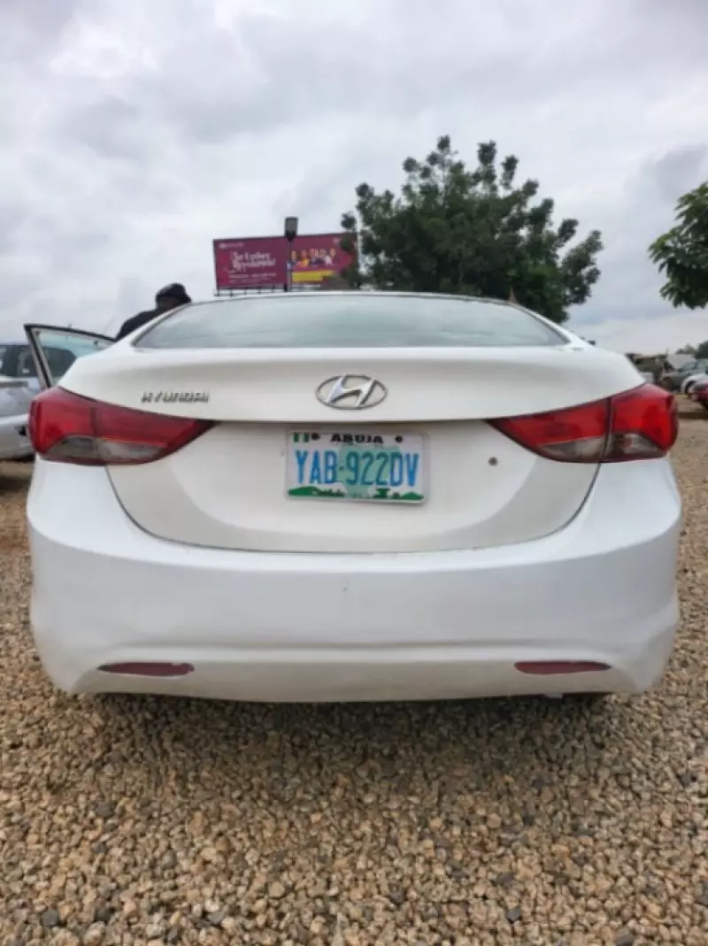 Hyundai Elantra   - 2013