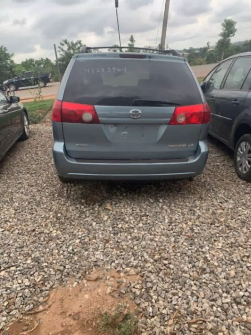 Toyota Sienna   - 2006