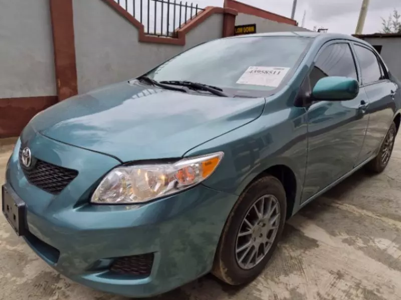 TOYOTA Corolla   - 2010
