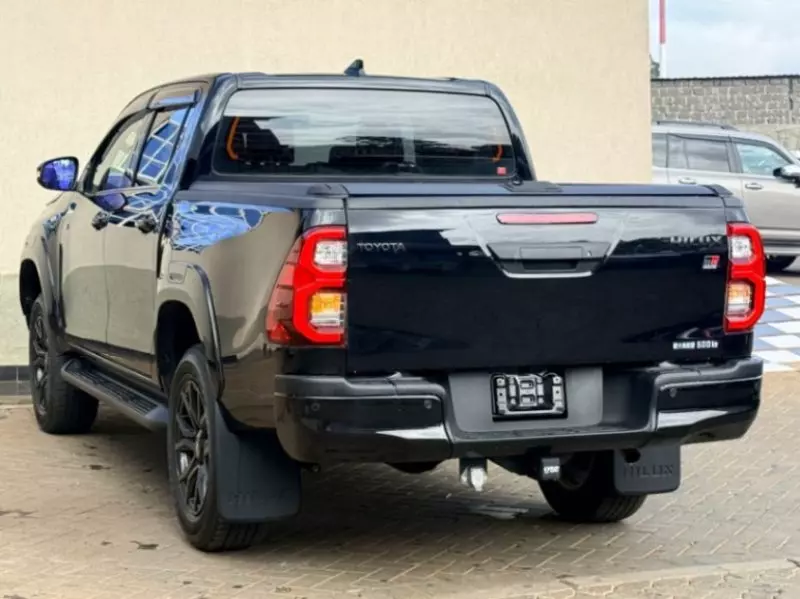 Toyota Hilux    - 2023