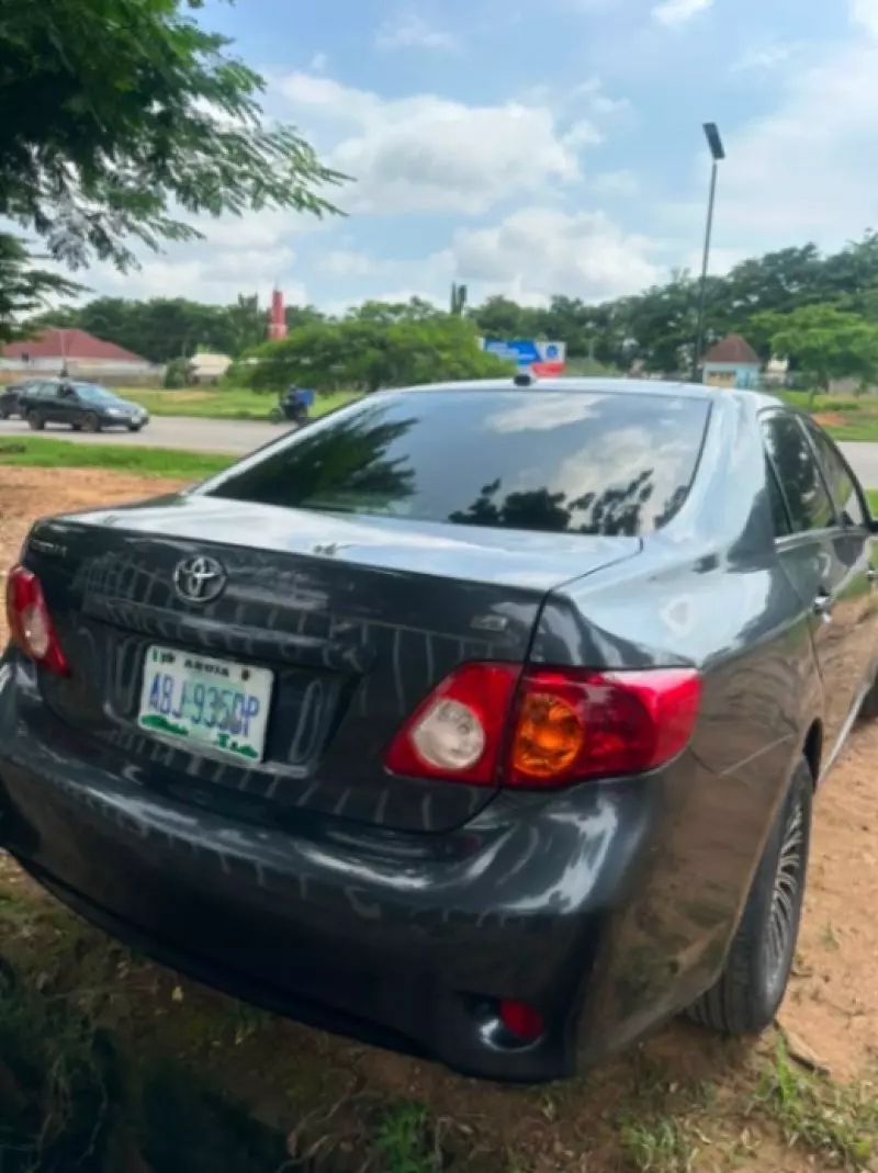 TOYOTA Corolla   - 2010