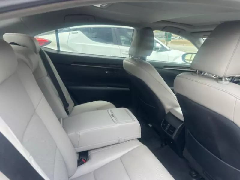 Lexus ES   - 2017