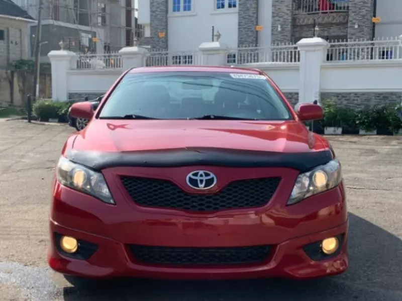 Toyota Camry   - 2010