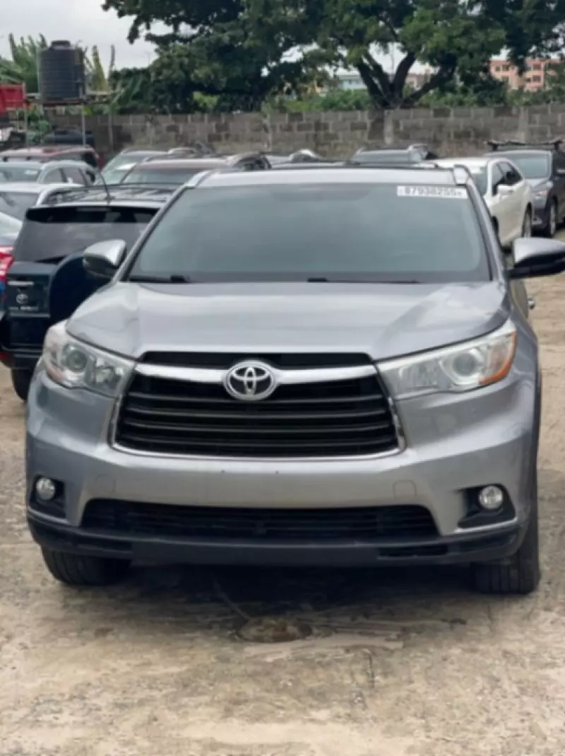 Toyota Highlander   - 2015