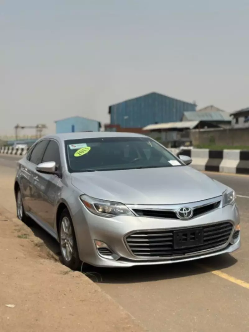 Toyota Avalon   - 2013