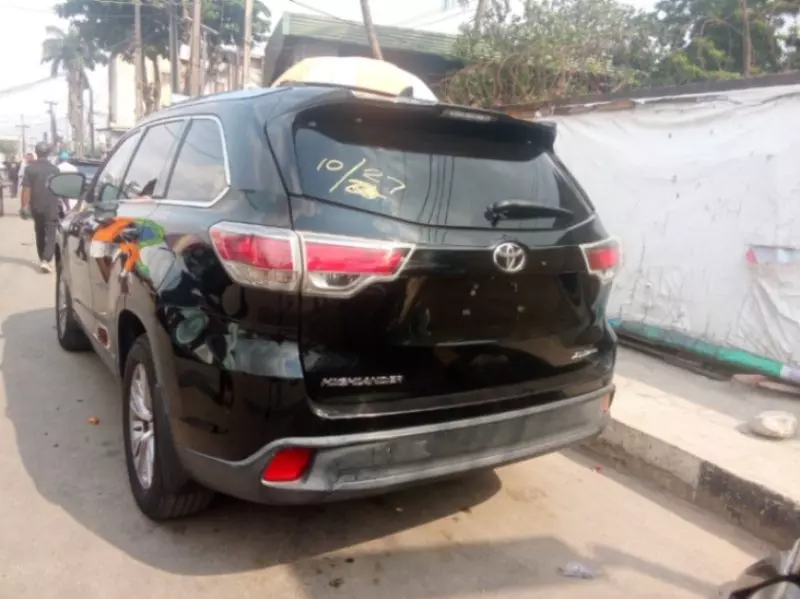 Toyota Highlander   - 2015