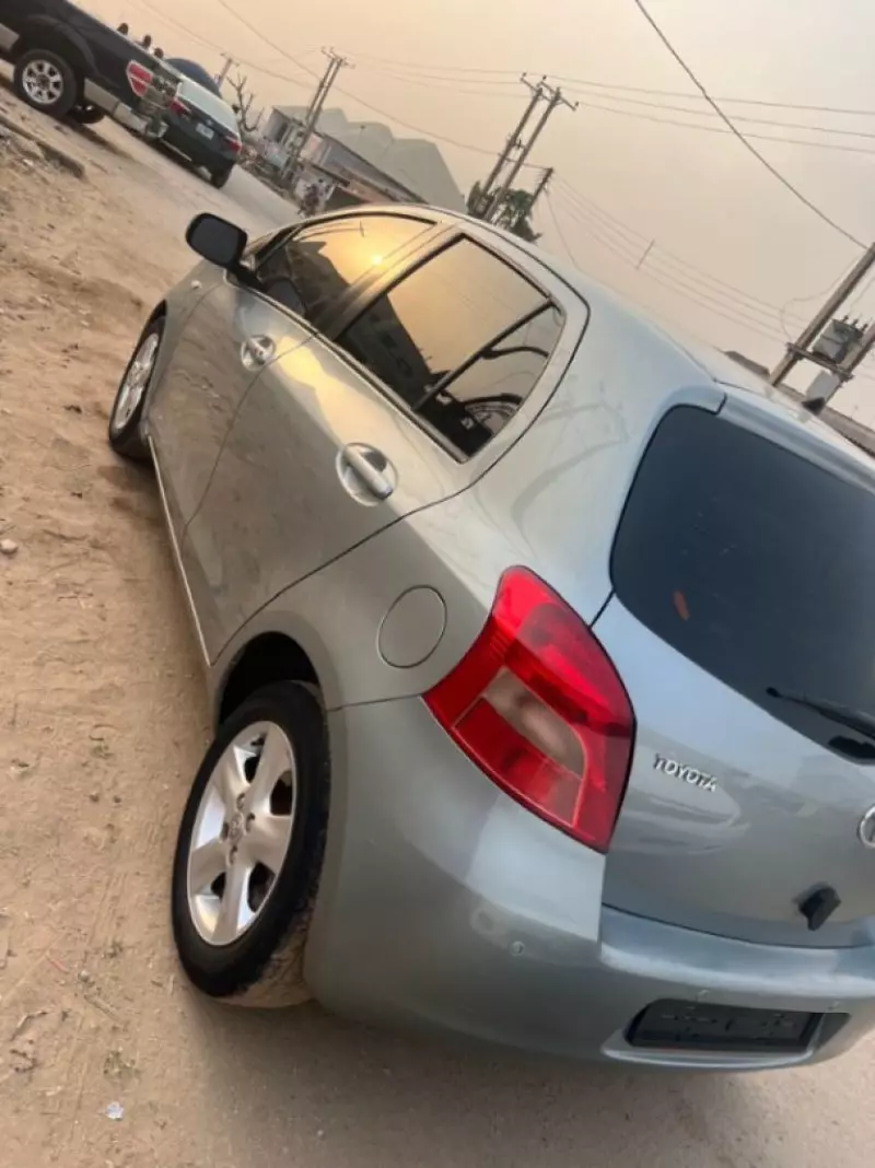 Toyota Yaris   - 2010