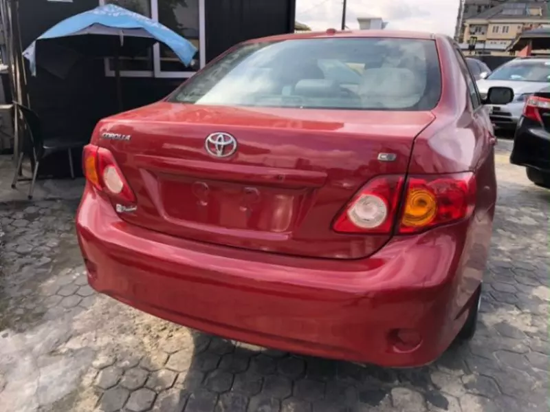 TOYOTA Corolla   - 2010
