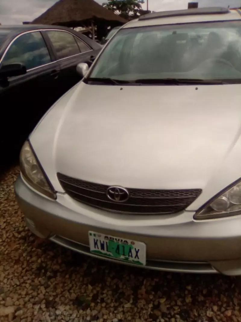 Toyota Camry   - 2004