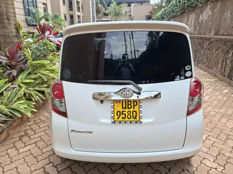 TOYOTA Ractis - 2010