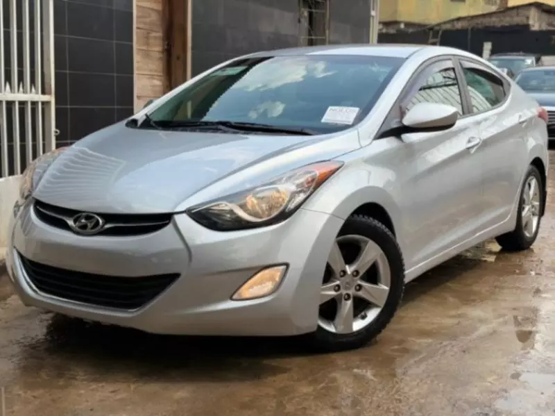 Hyundai Elantra   - 2013