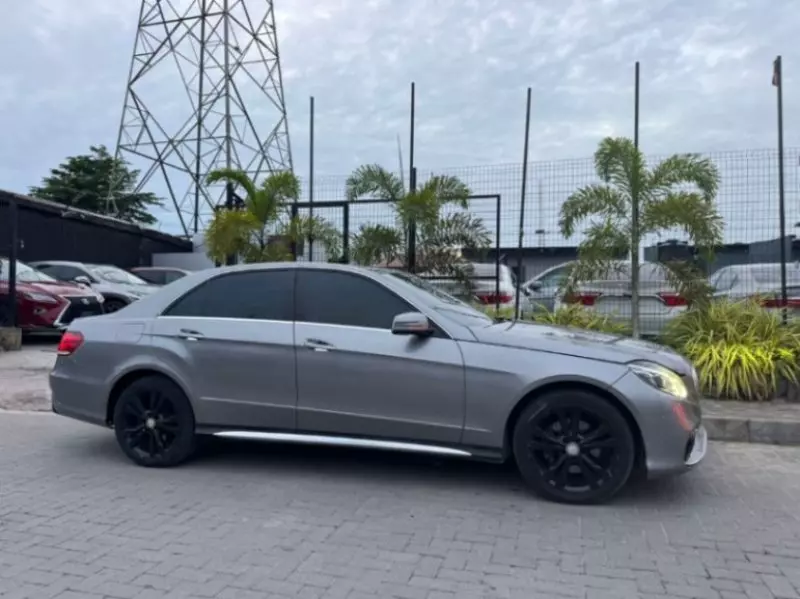 Mercedes-Benz E-Class - 2010