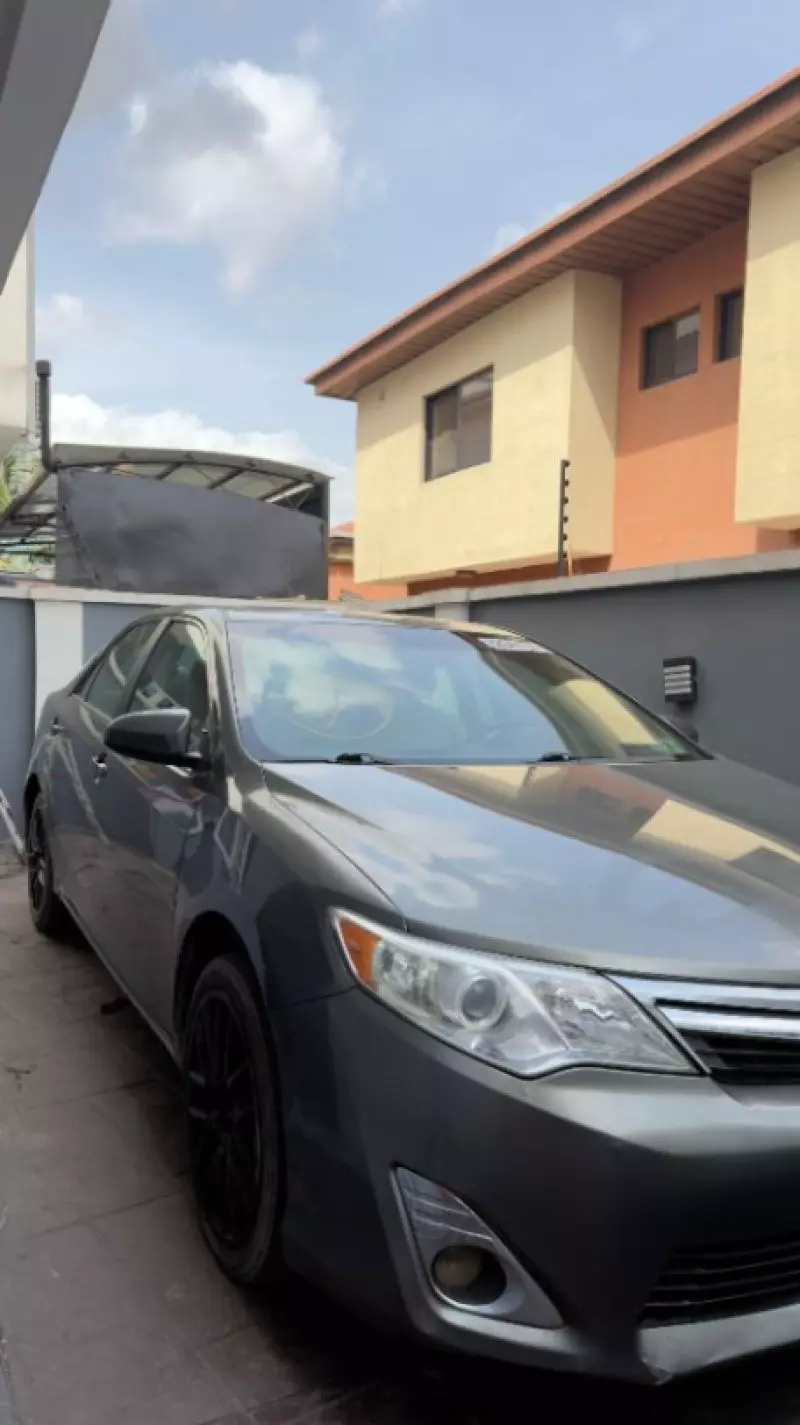 Toyota Camry   - 2012