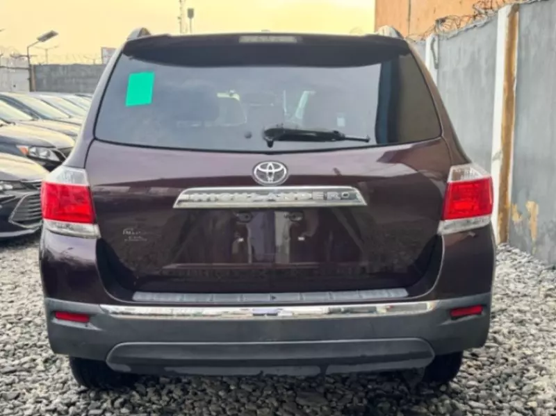 Toyota Highlander   - 2013