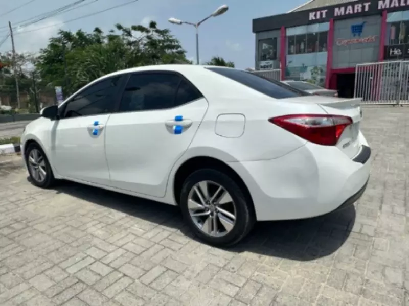 Toyota Corolla   - 2014