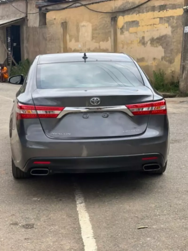 Toyota Avalon   - 2013