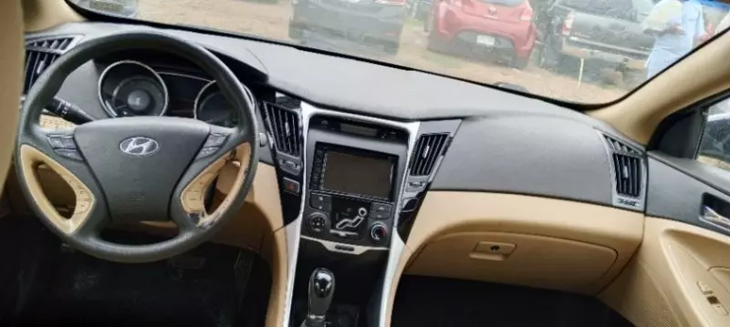 Hyundai Sonata   - 2011