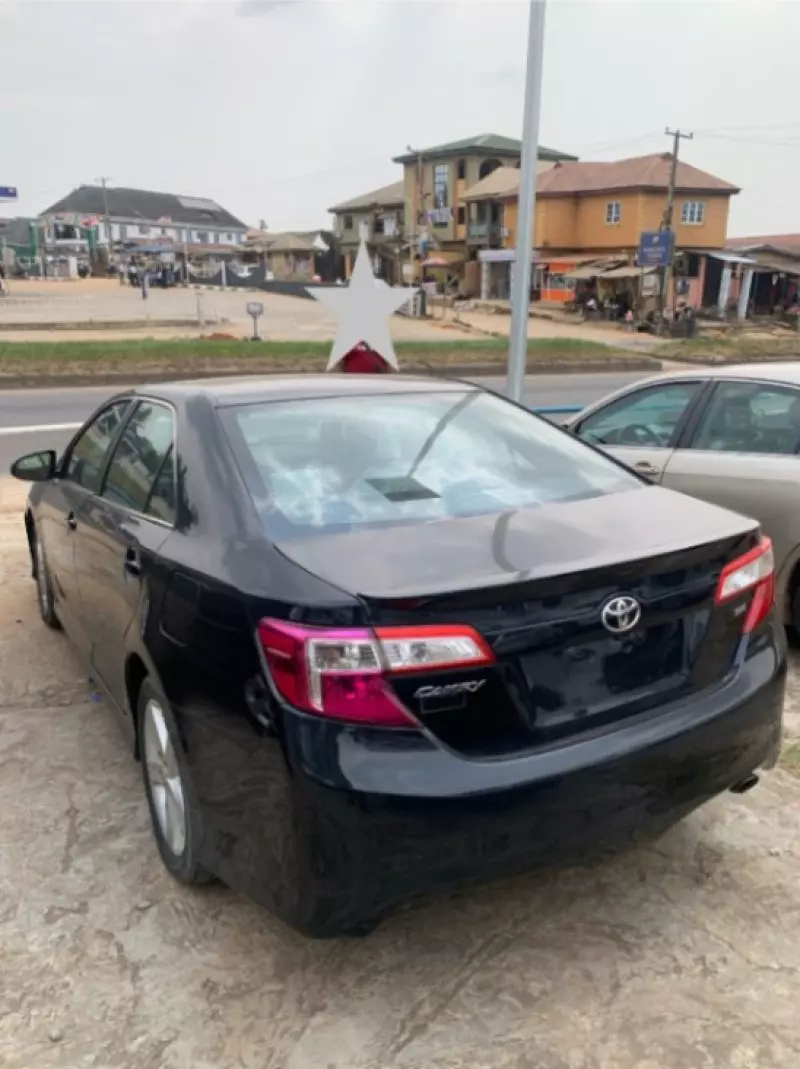 Toyota Camry   - 2013