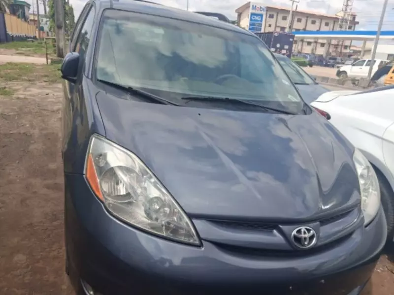 TOYOTA Sienna - 2007