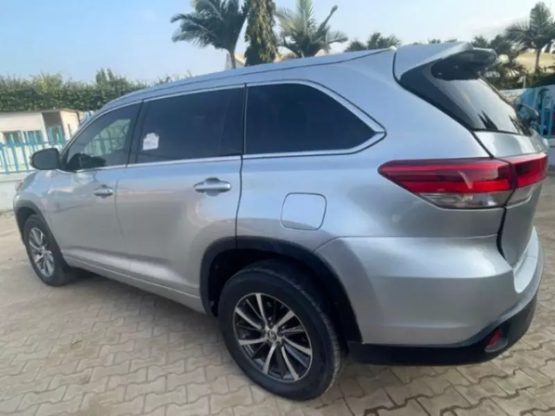 Toyota Highlander   - 2017
