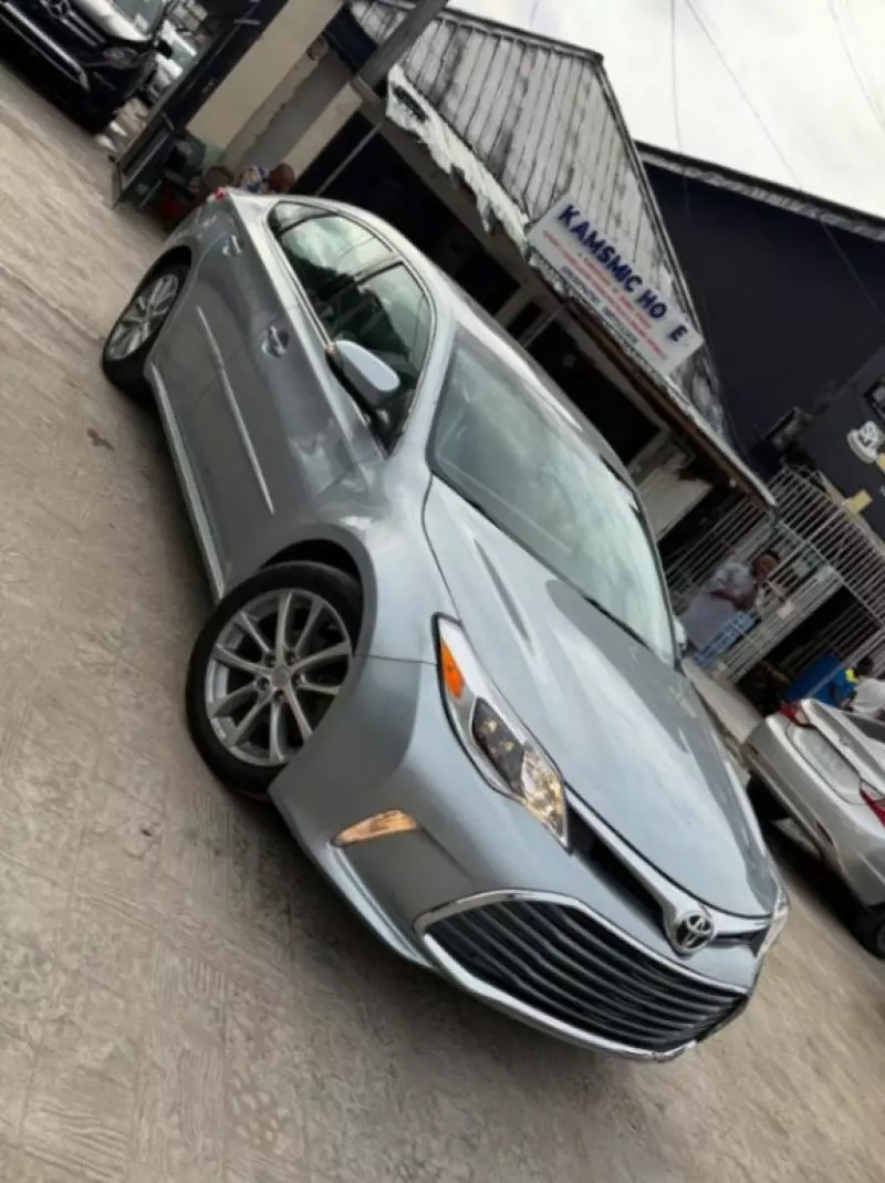 TOYOTA Avalon   - 2015