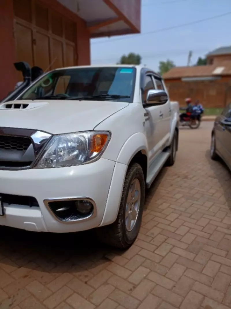 Toyota Hilux - 2011
