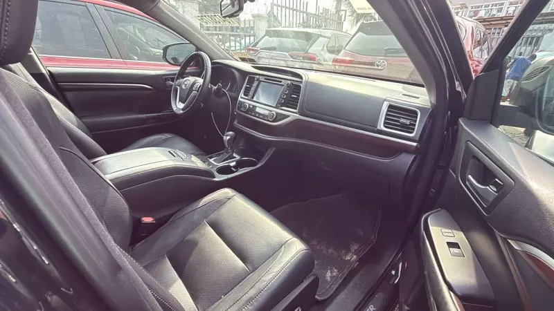 Toyota Highlander   - 2015